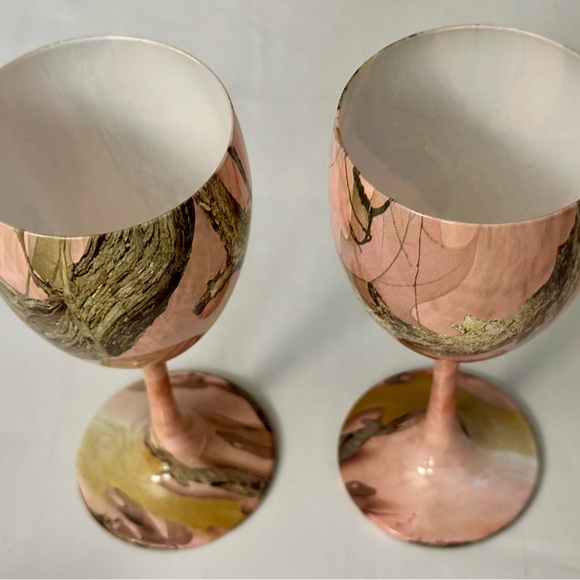 Set of 2 Transition Pink Wine Goblets – Unique Decor Outdoor Stemware Glasses - Picture 4 of 16